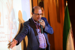 سخنرانی درباره پیشگیری از بیماریهای قلبی عروقی در خانه سلامت شهرداری تهران توسط دکتر اکبر نیک پژوه